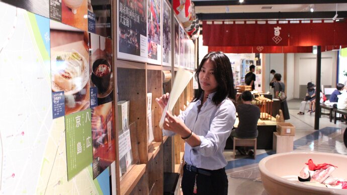 都市教養学部 経営学系 １年女子 イメージ